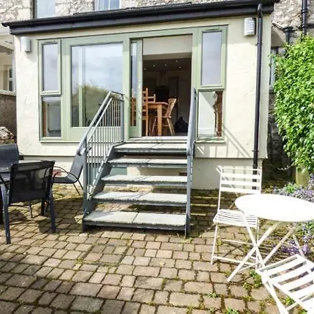 2 West View * Holker