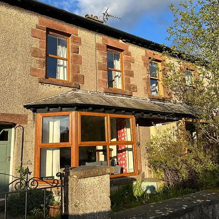 2 West View Holker