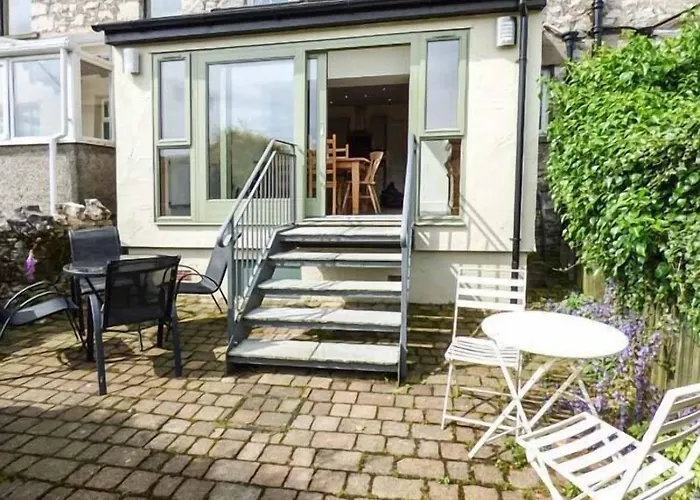 2 West View 度假居 *