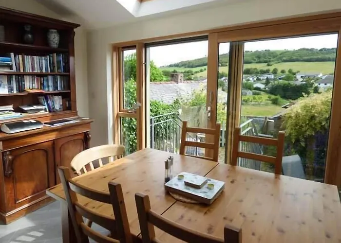 2 West View * Holker